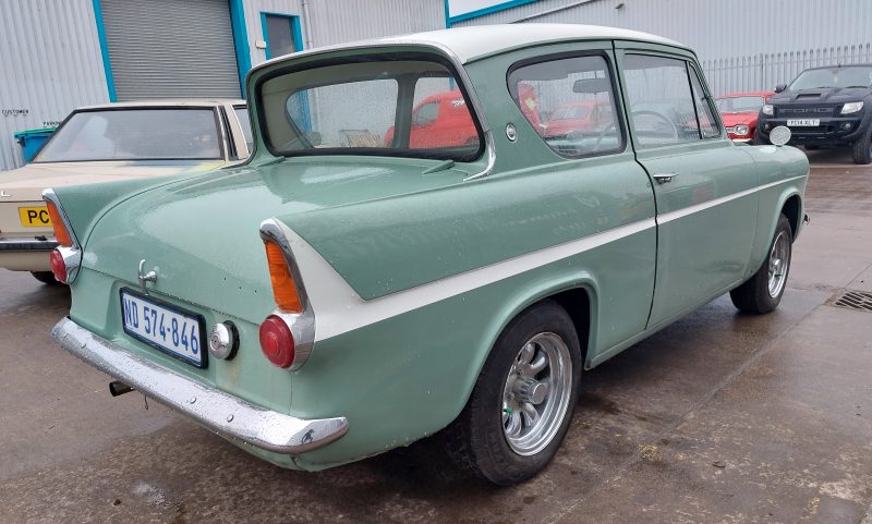 Ford Anglia 105e